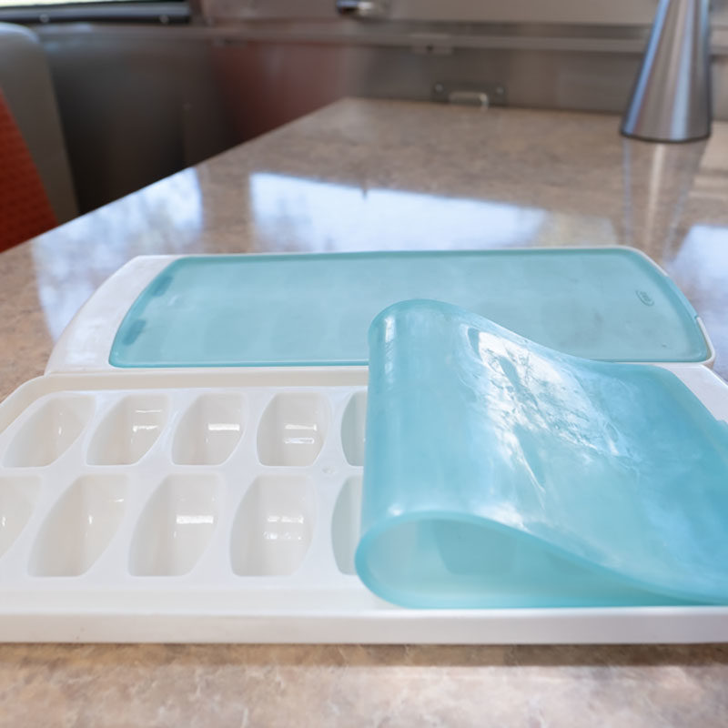No spill ice cube trays