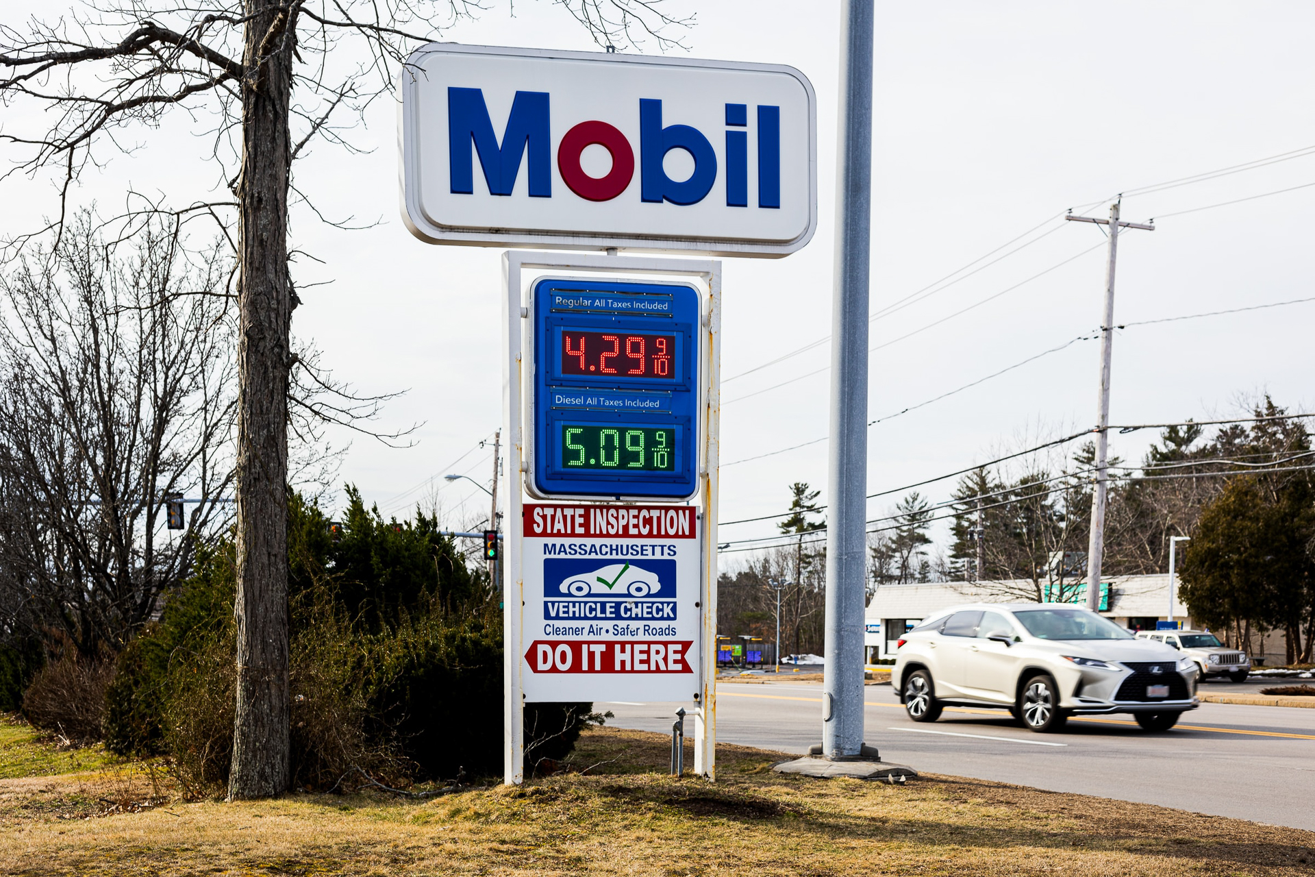 States With the Highest and Lowest Gas Prices for Summer 2022 Travel