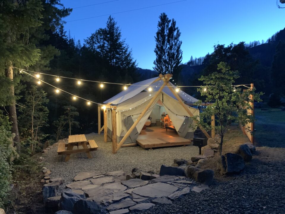 7 Incredible Locations for Fall Glamping