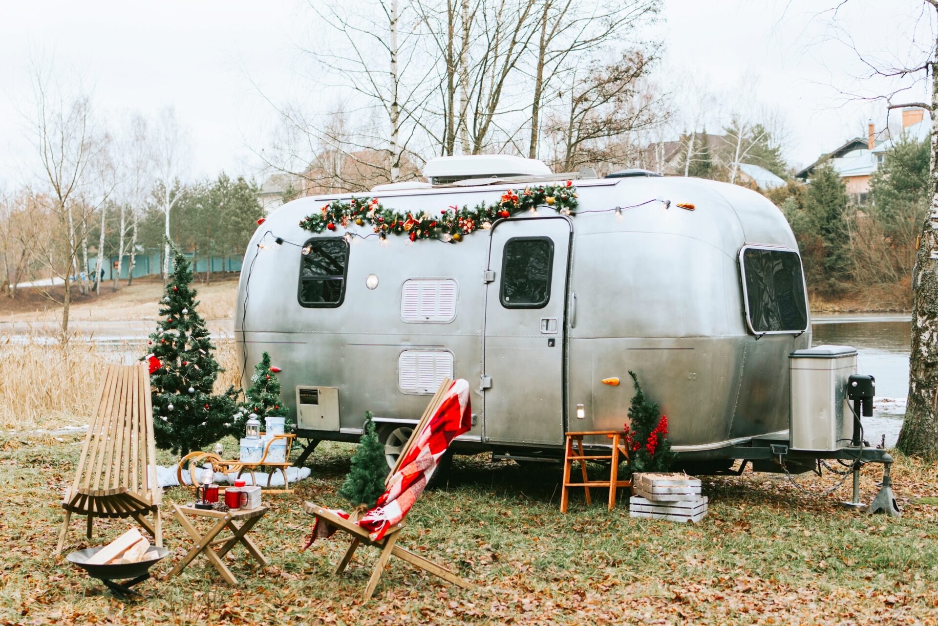 Get the Free Guide to Celebrating the Holidays at the Campground